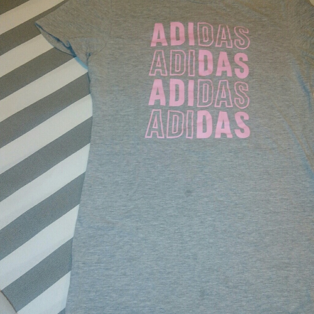 Gray short sleeve Adidas tee shirt